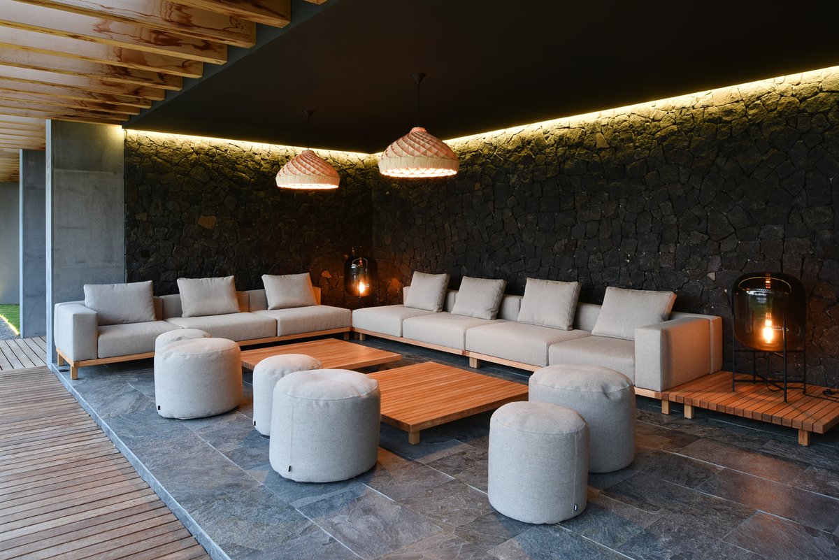 #lighting #lightingdesign #loungelighting #outdoorlounge #outdoorlighting #outdoordecor #eclairage #lumiere #domolighting