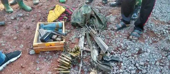 jlkambala's tweet photo. #RDC🇨🇩 🔴: combats entre troupes EAC-M23, l'armée #Burundaise présente des #M23 capturés , des uniformes de l'armée #rwandaise , des armes et munitions saisies lors des affrontements ce week-end sur l’axe #Kabati-#Magera en bas de Kilolirwe en territoire de #Masisi au Nord-Kivu. https://t.co/MXi7jUNcsW