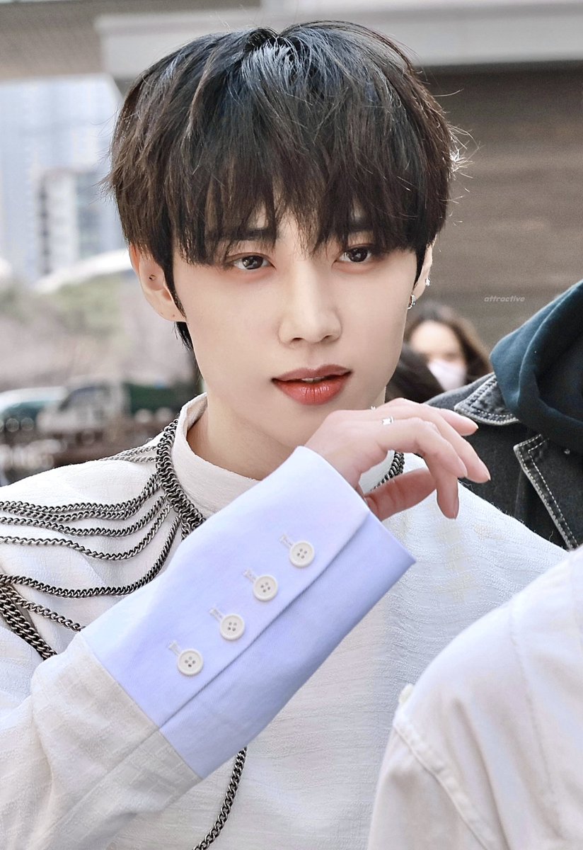 230303 뮤직뱅크 중간 출근 선우

#더보이즈 #THEBOYZ #선우 #SUNWOO