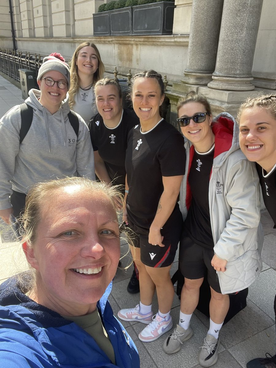 Result might not have been what we hoped for but it was a great day in Cardiff. Thanks ladies for the picture even though the other half called me a loser lol. On to the next one girls 💪🏼🏴󠁧󠁢󠁷󠁬󠁳󠁿 @keirabevan14 @GwenCrabb @CarysPhillips2 @ffionalicelewis @donrose269 @TaliaJohn04