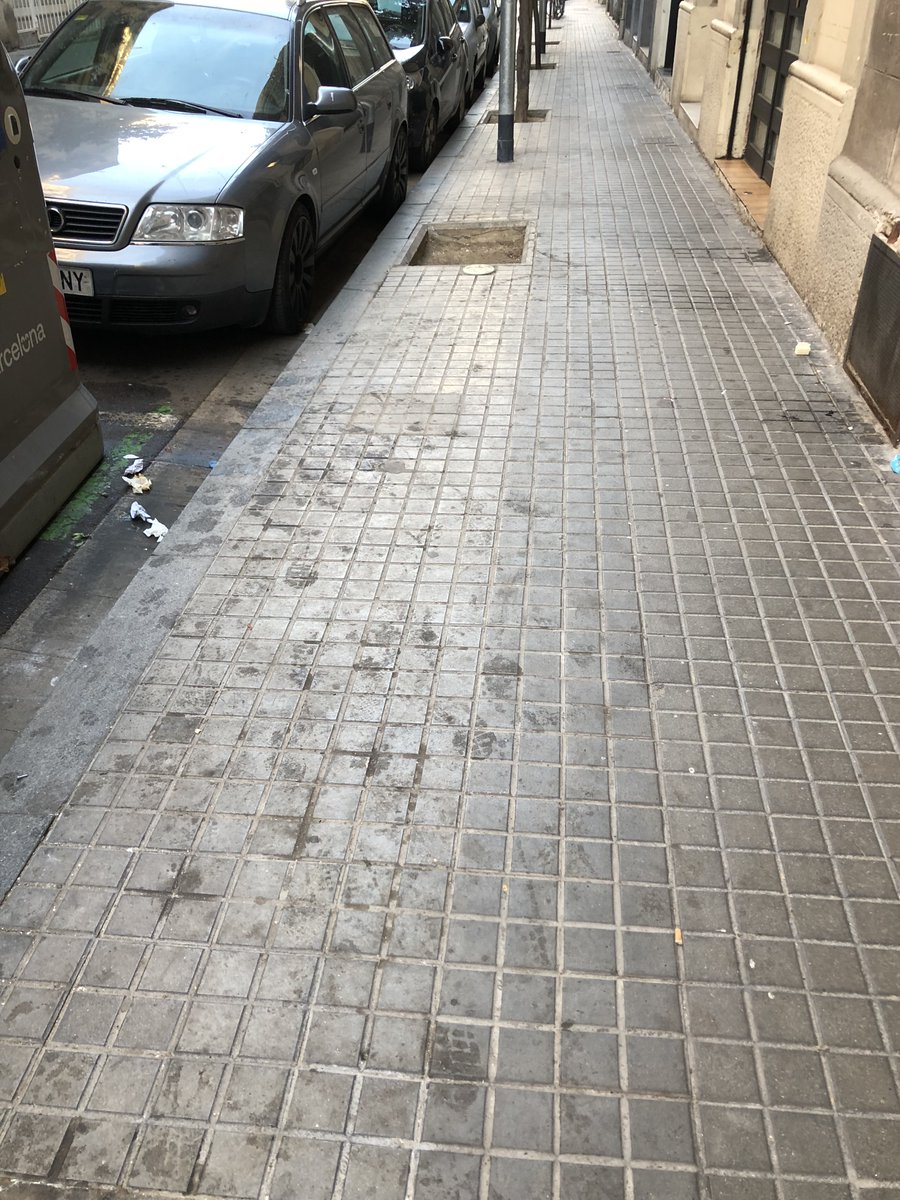 pdcryp's tweet photo. @bcn_ajuntament Avui 17 Abril 2023, Carrer Elkano i Carrer Tapioles, Poble Sec. https://t.co/4NHDQQjaoP