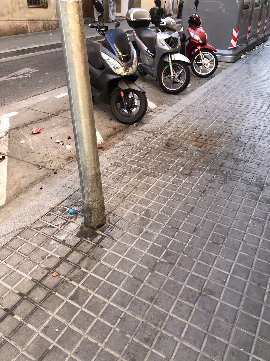pdcryp's tweet photo. @btvnoticies @jmartigalbis Avui 17 Abril 2023, Carrer Elkano i Carrer Tapioles, Poble Sec. https://t.co/rKxVKvXThN