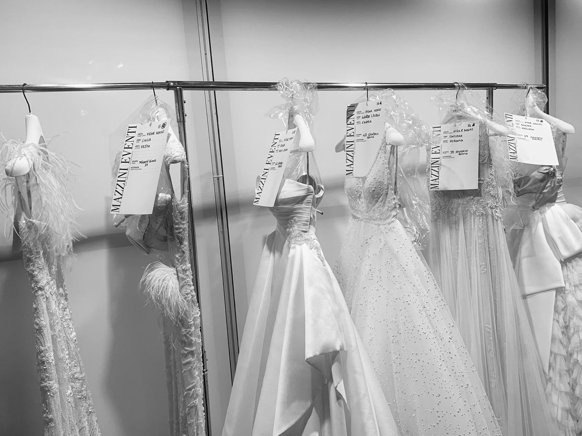 ⭐ Desde Milán os mostramos algunos de los vestidos de la nueva Colección Privée.
Nuestras compañeras de tienda os dan cita para que muy pronto os los probéis en tienda!!!!!
☎ 957 63 86 88
<a href="/Sisposaitalia/">Sposaitalia</a> #atelier #HigarNovias #ManuGarcía #ValerioLuna #abitodasposa #sposa