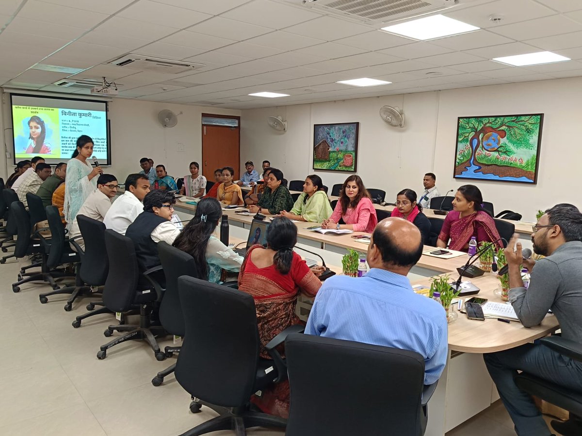 BiharEducation_'s tweet photo. आज दिनांक 17 अप्रैल 2023 को सज्जन आर०, निदेशक(SCERT) की अध्यक्षता में, @mantra4change के सहयोग से राज्य में शिक्षक पर्व : विद्या अमृत महोत्सव- माइक्रो इम्प्रूवमेंट प्रोजेक्ट आधारित नवाचारी शिक्षाशास्त्र अंतर्गत सर्वश्रेष्ठ 15 नवाचारी विडियो बनाने वाले (1/2) https://t.co/ZPyvHdGdWh