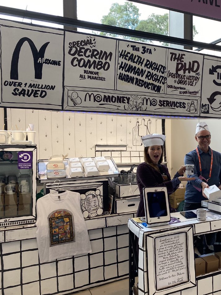 #HR23 delegates come visit the ⁦<a href="/HRV_Aust/">Harm Reduction Vic</a>⁩ ⁦<a href="/aivl/">AIVL For PWUD Wellbeing, Health & Human Rights✊️💜</a>⁩ stall we reckon it’s the best stall at the conference 😊