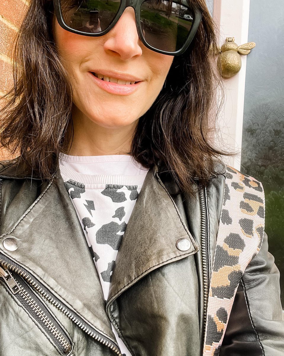 PinksCharming's tweet photo. FINALLY, itโs jacket weather! (Second hand jacket)
Iโm so happy to see the back of my winter coat for a while. Really hope this is finally spring this time ๐ค๐ป
#secondhandfashion #secondhandbag #secondhandjacket #prelovedfashion #secondhandisbest #secondhandisntsecondbest #jacke https://t.co/ypdTl0jjeX