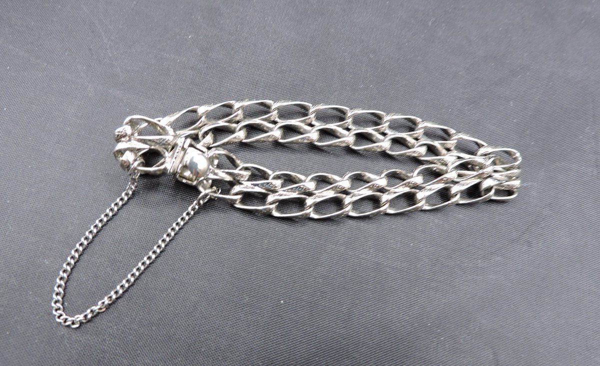 MariansEtsy's tweet image. Sterling Silver Bracelet now for sale from MariansMemorabilia!  etsy.me/3KHrDu7 #silver #slidelock #vintagegemstones #vintage #designed #unisex #jewelry #bracelet #jewelry #sterlingsilver #safetychain
