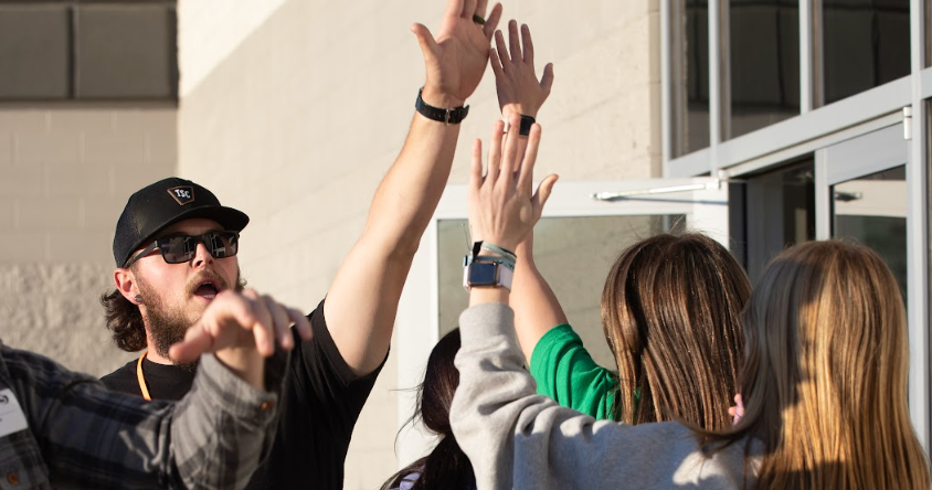 5PTYTH's tweet photo. 🔦 Volunteer Spotlight - Morgan Parton 🎉

Morgan is the ✋ High-Five-Giving Youth Leader who's been spreading joy at 5 PT YTH for about 3️⃣ months! His favorite part is seeing the youth's excitement for worship. Catch him outside for a guaranteed high-five and a smile! 😃 https://t.co/NJ0pGDRDyZ