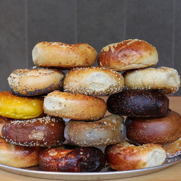 Happy Monday, everyone! Starting the week off with a carb-filled question: What's your favorite type of bagel? Plain, everything, sesame, cinnamon raisin, or something more adventurous? Let us know in the replies below! #mondaymood #bagellovers #breakfastofchampions