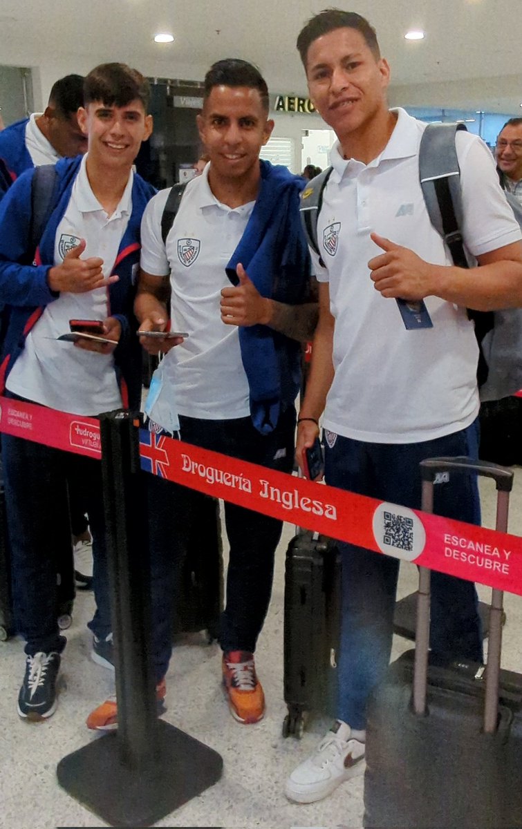 EstudiantesMEFC's tweet photo. 📍Aeropuerto Juan Camilo Daza

✅ Iniciamos nuestro viaje a Santiago de Chile 🇨🇱 para enfrentar a @CDPalestinoSADP por la @Sudamericana 

#ElEquipoDelPueblo 🔴⚪ https://t.co/8huSegy2lF