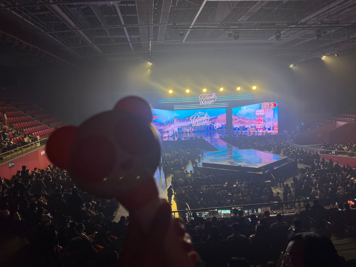 wei_puebla's tweet photo. @WEi__Member @Apink_2011 🗓️[23.04.17] 
📧WEi__Member 🐥Seokhwa

"Fue muy divertido ver el concierto. ¡Fue un momento muy significativo!🩷🐼 Voy a ser un mejor cantante como tú.  :)
@Apink_2011 #Apink #Sunbae #Pink_drive"

©wei_puebla https://t.co/0VmiVIbfel