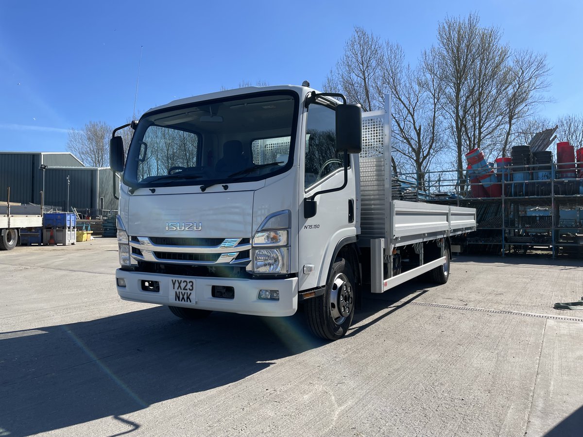 Running 100% Isuzu for their 7.5 tonne needs, Sky Scaffolding Ltd in Whitby have added this #IsuzuTruck N75.150 to their fleet. Offering scaffolding services in several areas, this truck is sure to be a companion. Handed over by Paul Armstrong.

#FleetExpansion #TruckDealers