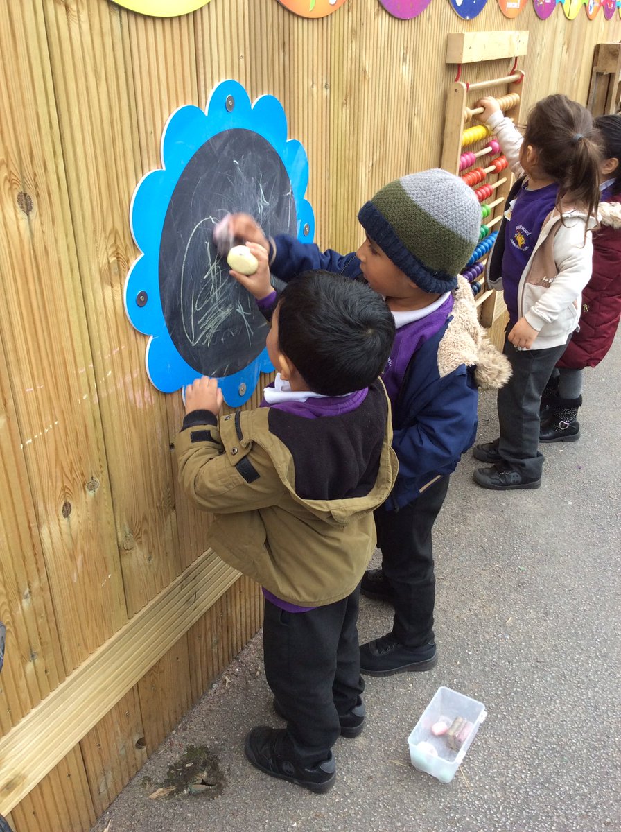 ECS_Keighley's tweet photo. Nursery have been busy today making marks on chalkboards.They were able to experience different sounds from the music board.#50TTDbradford #04makeyourmark #07makingmusic https://t.co/fOS9Ula6tj