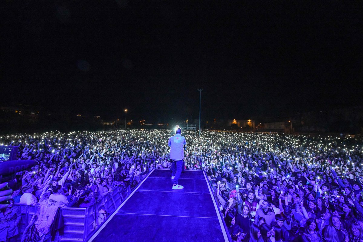 AjRubi's tweet photo. 🙌 La sisena edició del festival #LOS40PrimaveraPop ha omplert aquest dissabte l’Escardívol.

🎵 Prop d’una trentena d’artistes han desfilat per l’escenari rubinenc en un concert que s’ha allargat més de quatre hores.

➡ https://t.co/oE20reNZBl

#rubicity https://t.co/6a7prkKo4I