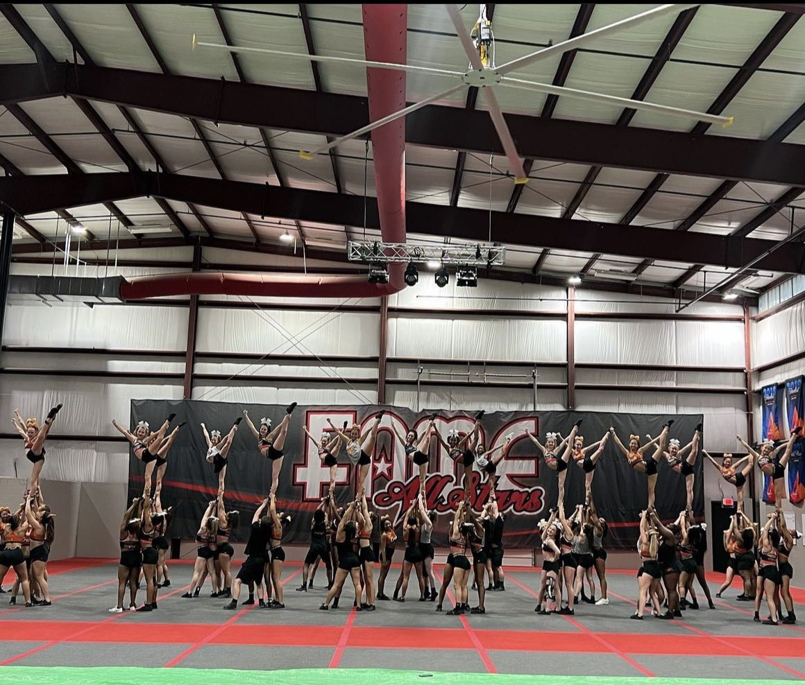 TheFameJFly1's tweet photo. More post from last night! We had a GREAT time performing with Super seniors and Lady crush!! Good luck to SS as they head to Worldโs this week!! Weโll be cheering yโall on from home๐ค๐ค #superseniors #JFly #ojfajf #worlds #sendoff https://t.co/3csMDumzxG