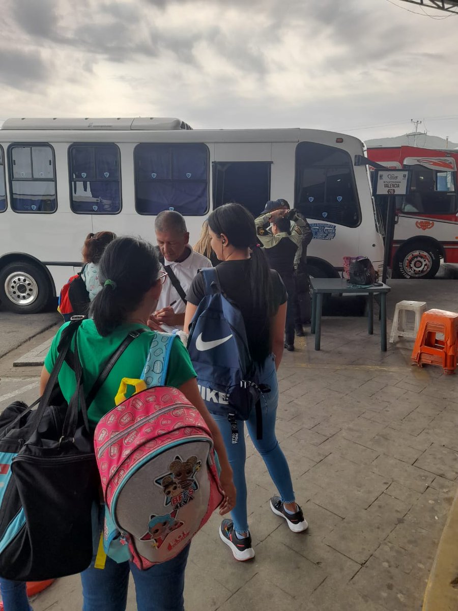 terminalpc's tweet photo. #17Abr Buenos días iniciamos nuestras operaciones 100% activas este lunes, usuarios (as) recibiendo el servicio que se merece, unidades dispuestas y cuerpos de seguridad garantes de la protección del pueblo, junto a @JCbetancourt72 seguimos trabajando #ConMaduroMásRevolución #PAZ https://t.co/G1mp150di2