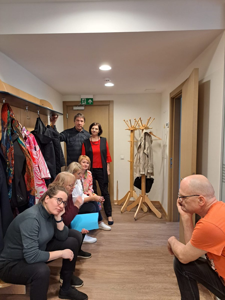 MUZEJS PALIEK BEZ PUSES DARBINIEKU

Nespējot pieņemt psiholoģisko teroru, uzteikumu, beidzot darba attiecības uzreiz, esmu iesniegusi es (31.03.), šodien direktore. Drīz prom dosies vēsturniece un arī izstāžu kuratore, atstādināts uz 3 mēn. vēsturnieks. 

#Helmanis