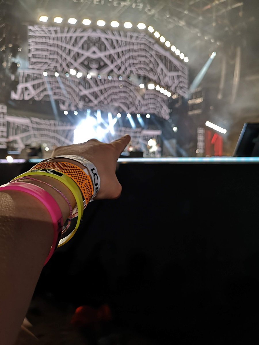 elisa_neve1's tweet photo. @LauraPausini Ricordi incancellabili di #LBstadi2019 ❤️ https://t.co/zoUJ0hUKgc