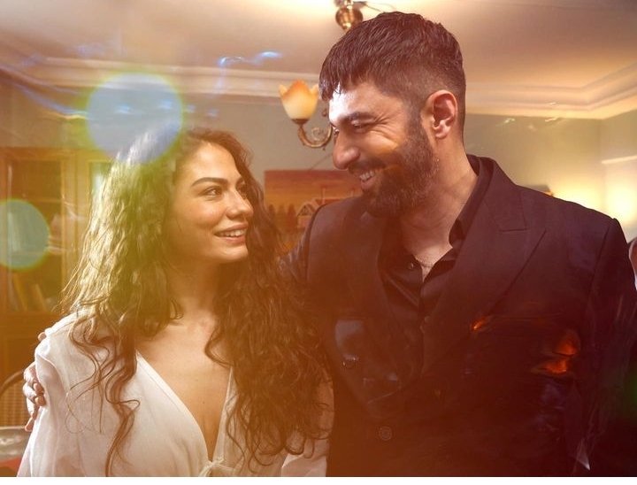 MariaGr67429100's tweet photo. #AdımFarah #DemetÖzdemi̇r #EnginAkyürek #DemEng #FarHir #FarahMIPTV #AdimFarahMIPTV https://t.co/GwUhK1hfFJ