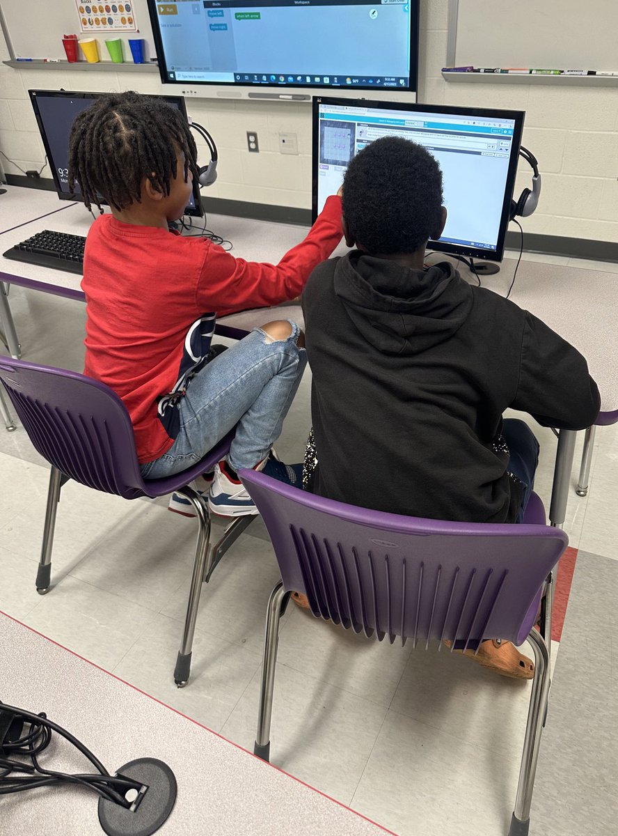 DrMuddES's tweet image. #PairProgramming #Driver #Navigator @codeorg