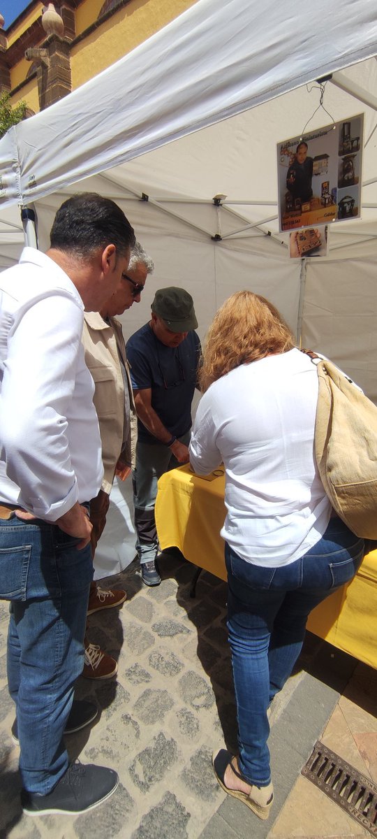 Ayer el equipo de UnidosxGC Gáldar, estuvo acompañando a los diferentes negocios, artesanos y personas en la feria del Queso, en la que escuchamos a las personas, sus necesidades y la importancia de apoyar a este sector
#despiertagáldar