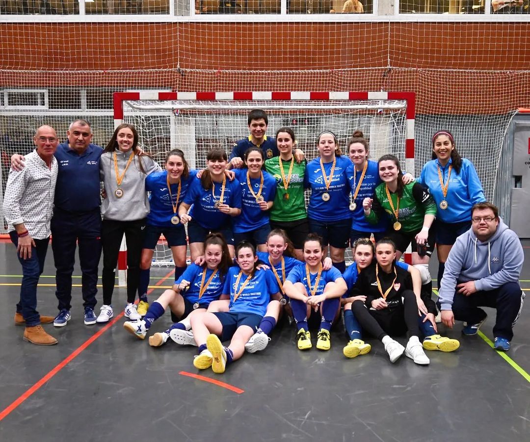 InterSala10_Zgz's tweet photo. Esta semana se disputa el Campeonato Universitario de España con la partición de Unizar y amplia representación del club

Bodega Sommos InterSala10 Zaragoza: Carol, Mazas, Nerea, Andrea e Icíar

1º Autonómico: Carol, Lucía Chamarro y Cris Arbués

¡¡MUCHA SUERTE!!

#NoNosRendimos https://t.co/othNVPIDsR