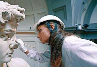 Arteymas_'s tweet photo. Imagina un trabajo que te permita acercarte (acercarte bastante) y tocar a una de las estatuas más famosas del mundo. Esa es una de las ventajas de ser la restauradora interna de la Galleria dell’Accademia en Florencia… 

Eleonora Pucci es la encargada de esta maravillosa labor! https://t.co/kVac5yrfkY