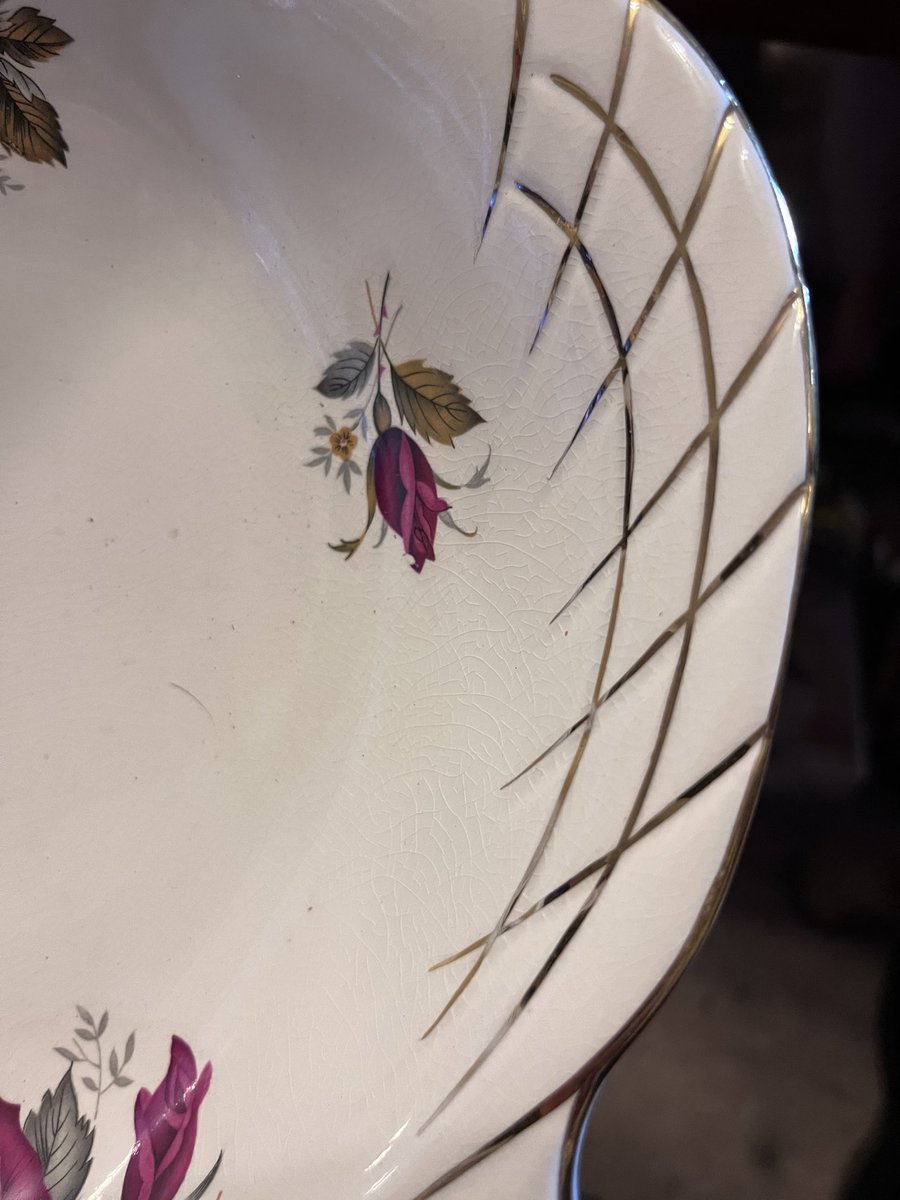 Add a touch of vintage glamour to your table setting with this stunning Scintilla pattern trinket bowl by Royal Winton of England! Decorated with delicate decals and gold paint. #vintagefinds #royalwinton #scintillapattern #goldpaint #midcenturystyle #decals #fyp