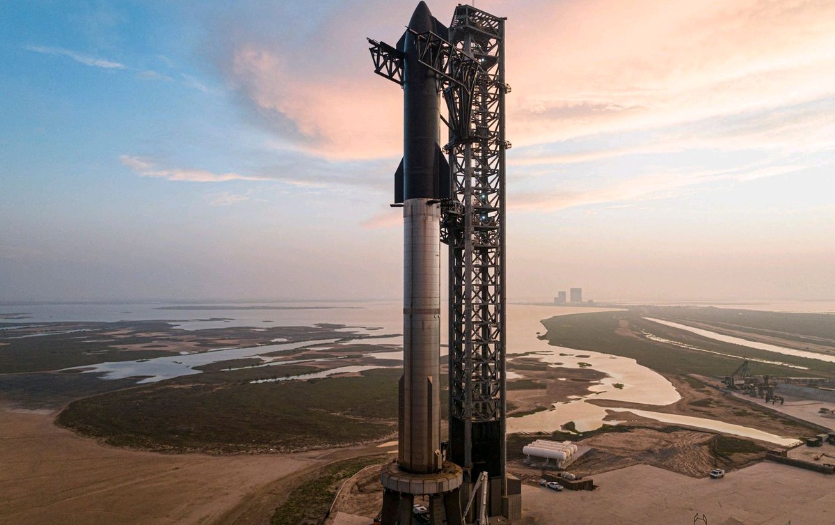 akashawasthi009's tweet photo. #SpaceX has canceled the maiden launch of the #Starship Super Heavy due to a #pressurization issue with the first stage of the #rocket ship. 

The team then treated the mission as a wet dress rehearsal just #minutes before lift-off was #scheduled. https://t.co/k4YP9wA775