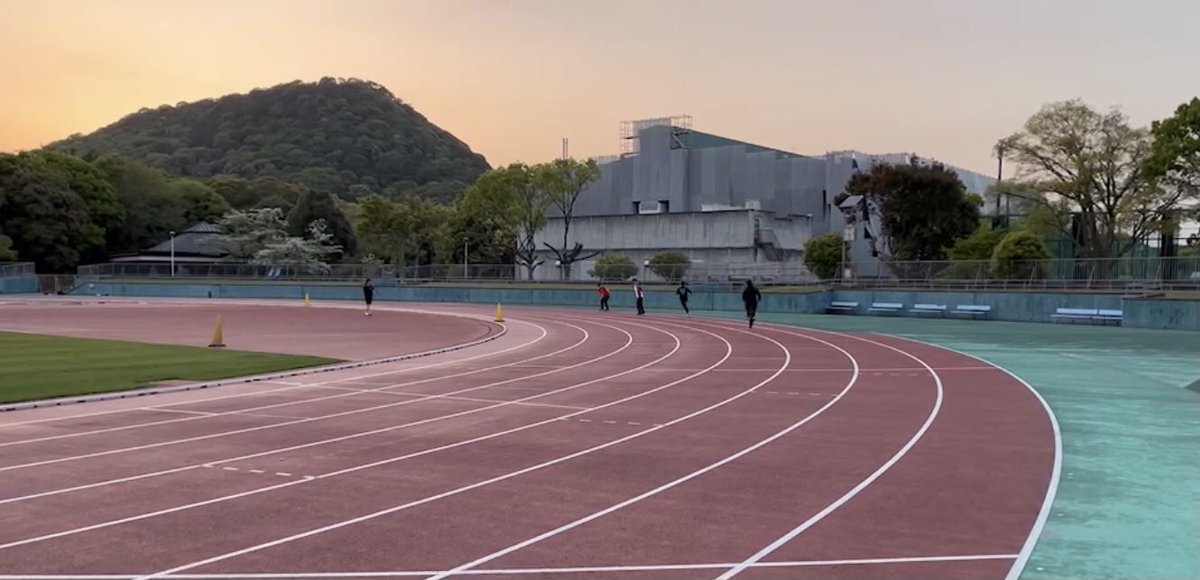 nmuTandF's tweet photo. こんばんは、陸上部です🏃‍♀️🏃‍♂️
本日は3人の新入生が勧誘に参加してくれました❗️
そして、なんと1名の方が入部してくれました✨✨
ありがとうございます🥰嬉しいです！！ https://t.co/cstzUZdmhd