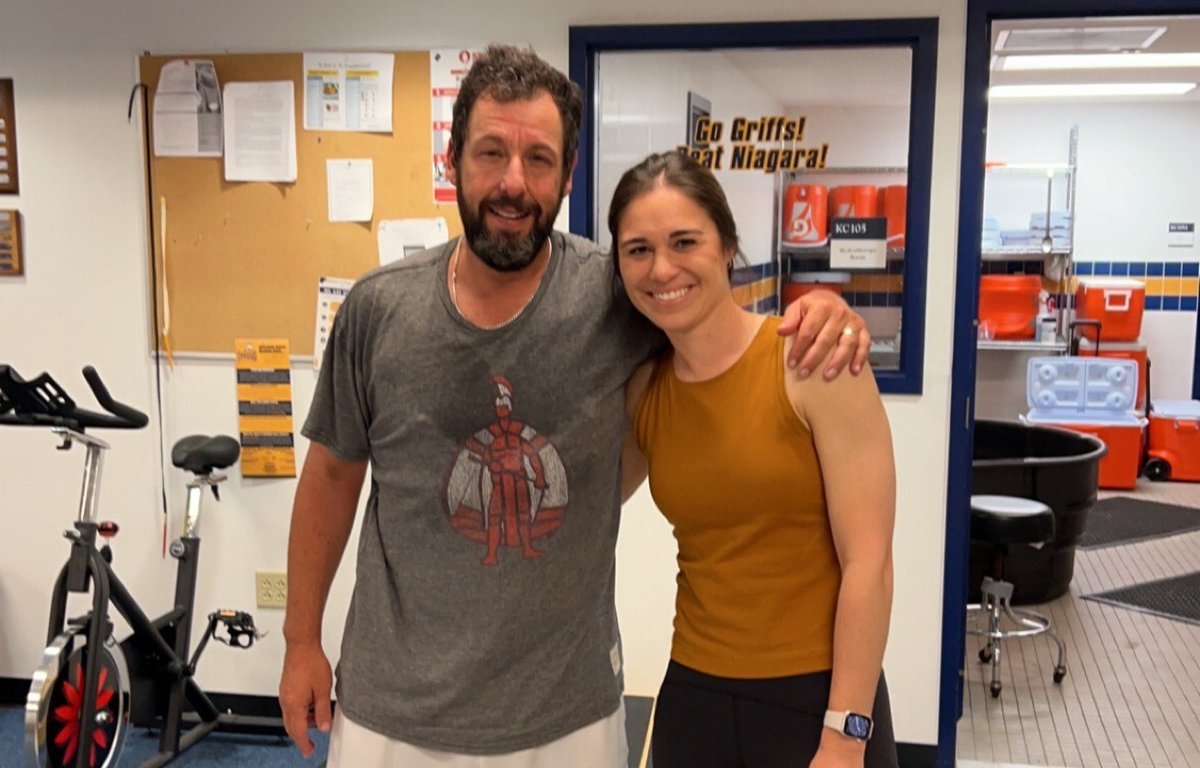 Canisius_Univ's tweet image. SPOTTED: @AdamSandler working out at the Koessler Athletic Center ahead of his Sunday night performance at KeyBank Center!  Thanks to @GriffsMLax player @J_Webster19 for snapping these pics!! 📷 
#AdamSandler #GoGriffs #SoCool