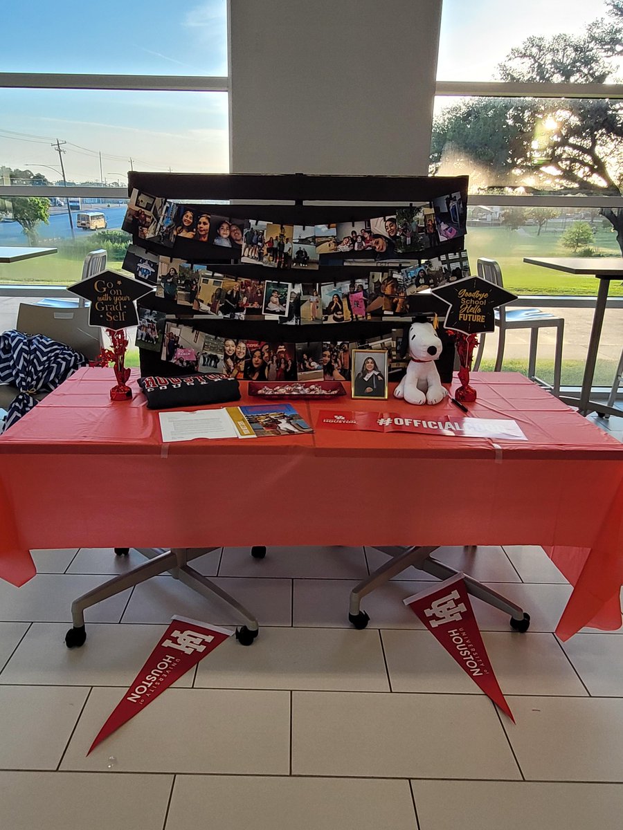 GCCISD's tweet photo. A new tradition has graced our seniors this school year at IMPACT, senior showcase tables! On the tables, seniors have illustrated their school choice, majors, hobbies, and free items for students. #gcGIANTS #prsquad βοΈπΈKyla G. https://t.co/8nXhpNWz39