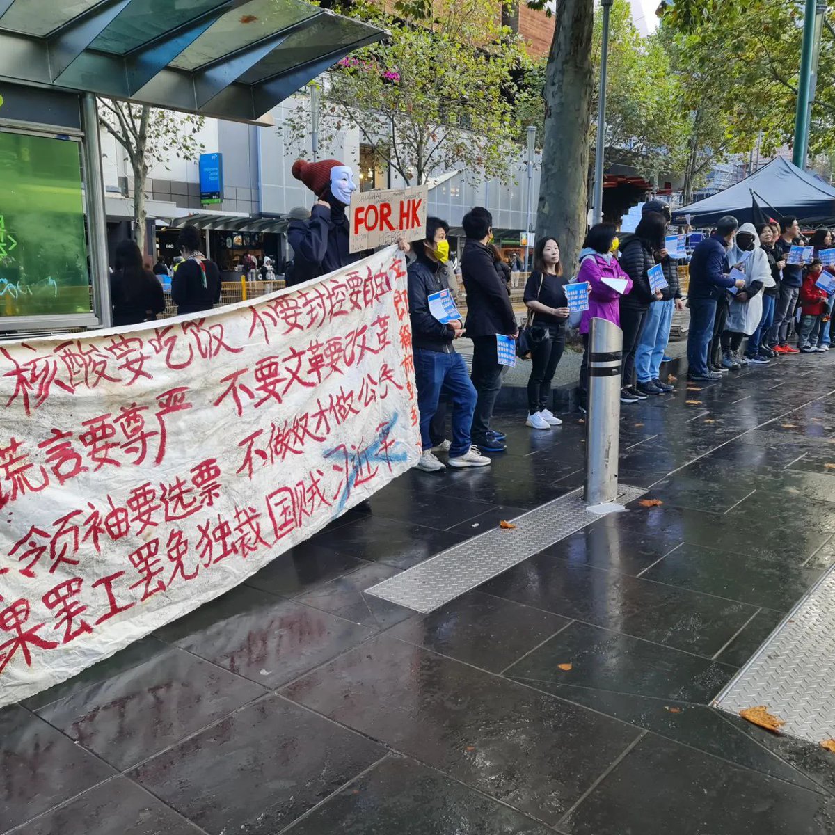 #HongKongers in #Melbourne protested in support of the #HK47 this weekend, one of more than 20 protests worldwide over the course of this week in solidarity with the HK47 &amp; all 1,400+ #PoliticalPrisoners in #HongKong. 
Source: <a href="/VHKA_AU/">Victoria Hongkongers 澳洲維港</a>