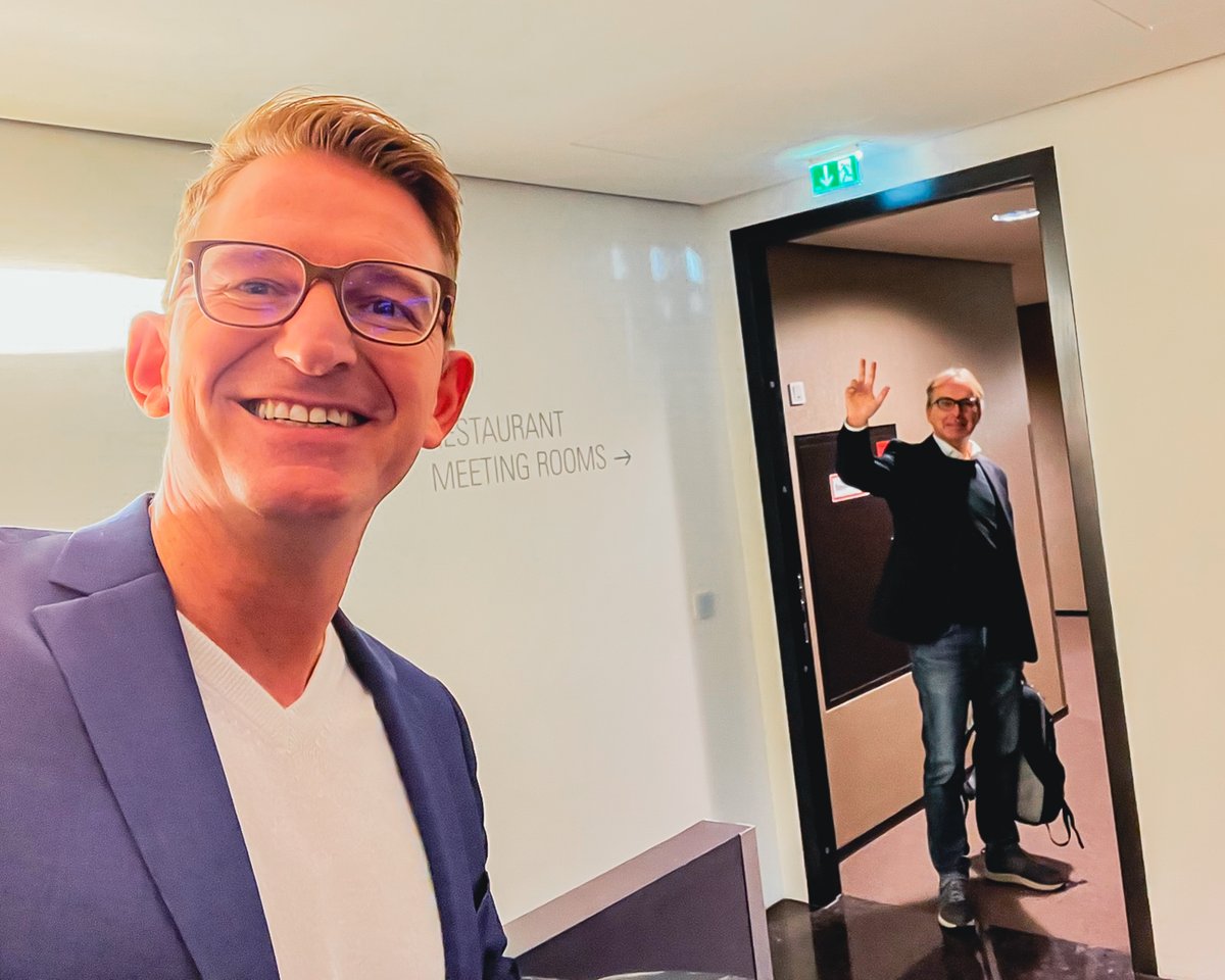 VANTAiO's tweet photo. 📣🎬Unser CEO Markus Marenbach in Wien - fast wie in Hollywood! Das Interview mit SAP - THE MAKING OF. Ein Blick hinter die Kulissen:

Das finale Video könnt ihr auf unserer Website: https://t.co/lXWNf6nKmE
oder hier bei SAP anschauen: https://t.co/H1lFRmZkLe

#SAP #VANTAiO #btp https://t.co/AfzRY4LRKm