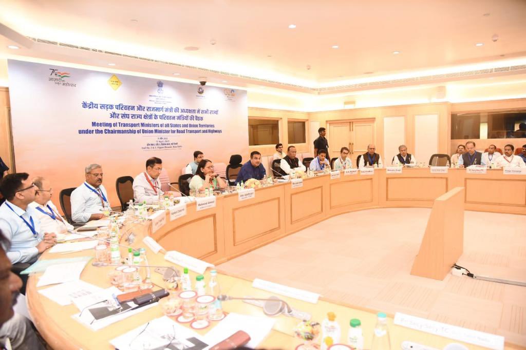 nitin_gadkari's tweet photo. With mutual consultation and cooperation with the Ministers of States and UTs, a range of innovative solutions were discussed, further strengthening the federal character of Bharat. https://t.co/VXQzxzF4Wo