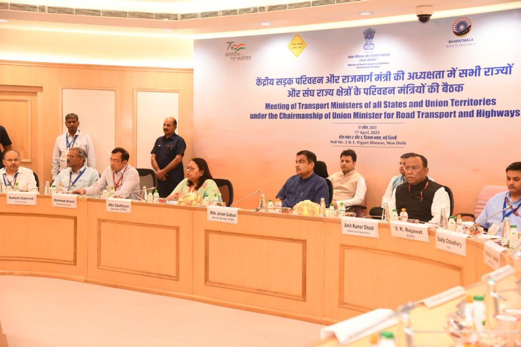 nitin_gadkari's tweet photo. Chaired a Meeting of Transport Ministers of all States and Union Territories in New Delhi today. 

Discussed a variety of concurrent policy matters including review of road traffic regulations, setting up of vehicle fitness stations, financing E-Buses, and streamlining the issuance of driving licenses.