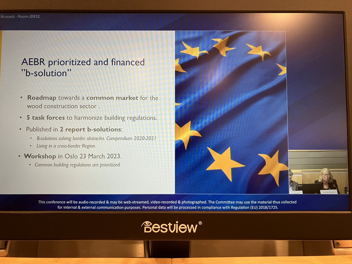 SocialnetAEBR's tweet photo. What is life like in #EuBorderRegions? Slow recognition of diplomas as well as well as the impossibility to do a cross-border apprenticeship and a legal gap to create joint incubators slow the creation of a #cross_border #labourMarket. https://t.co/3fHdupragY