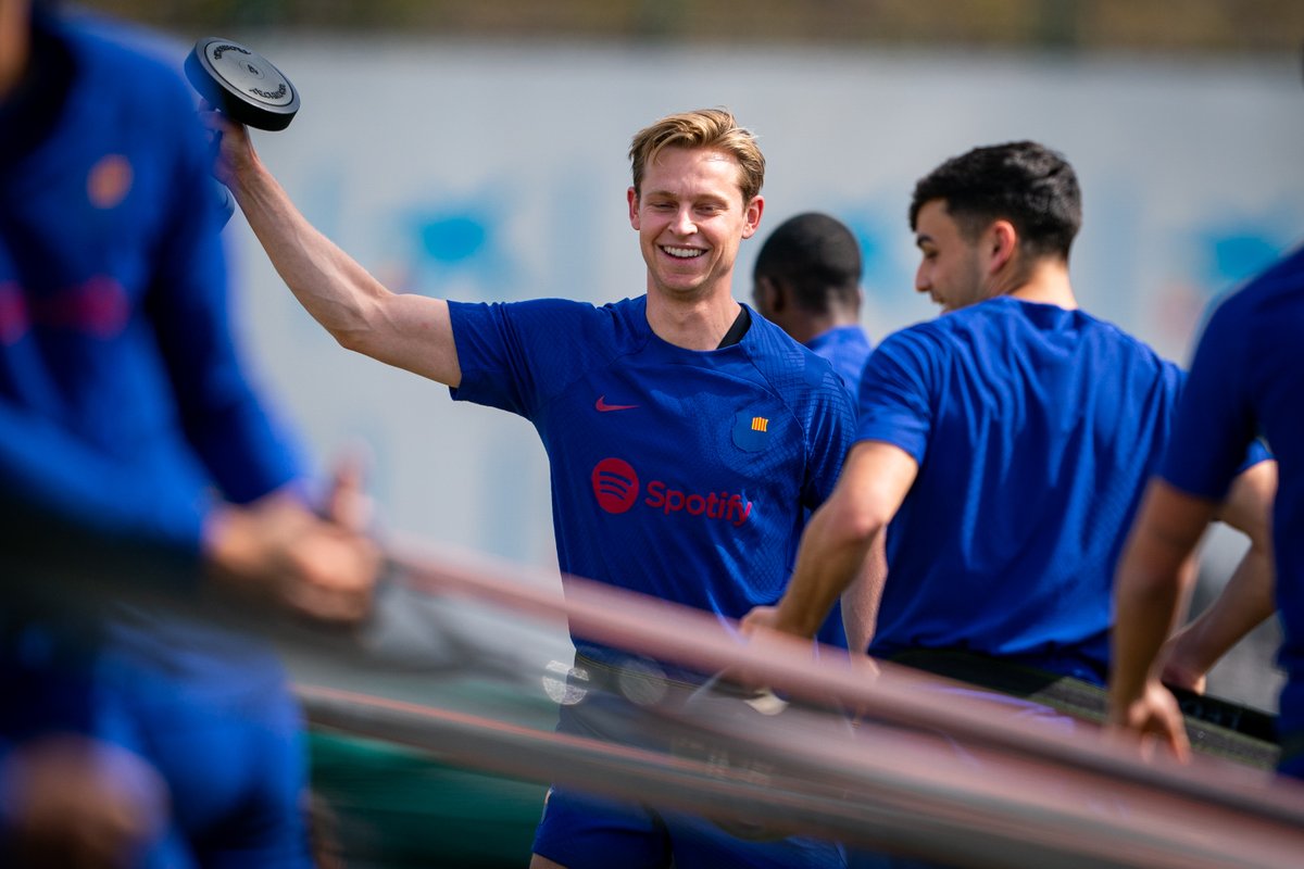 FCBarcelona_es's tweet photo. 😄 De vuelta a los entrenamientos https://t.co/BZ7PqGCEaT