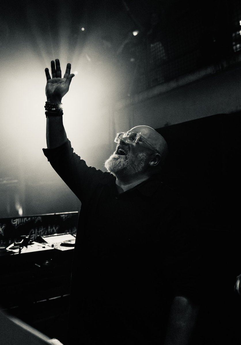 Simon Dunmore tweet media