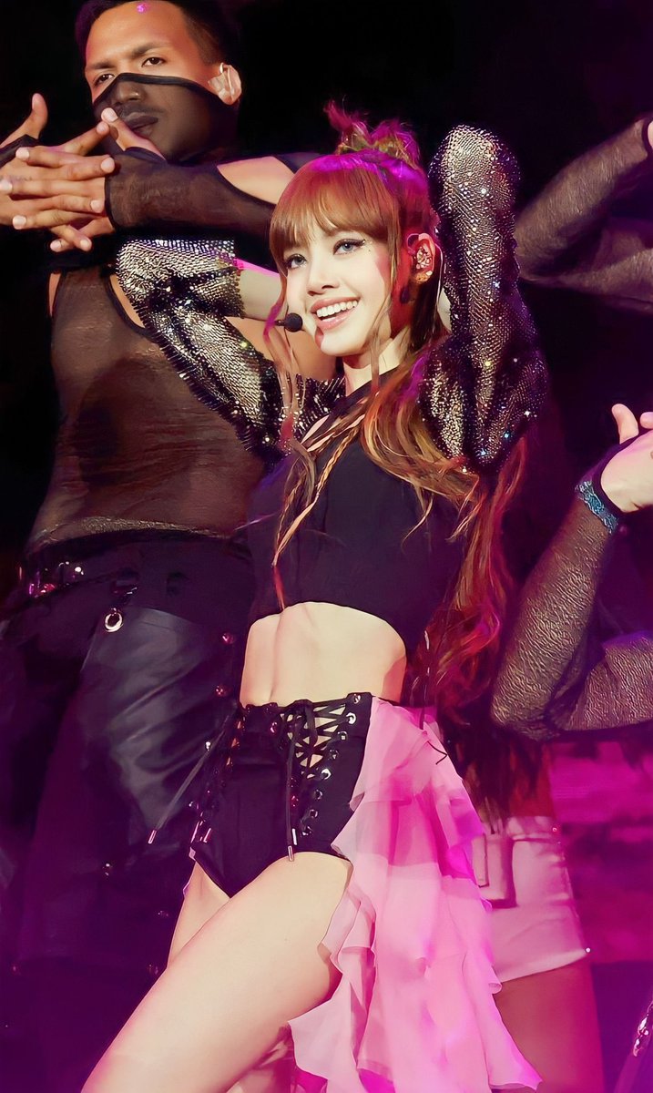 ruthjean104's tweet photo. Blackpink 🩷
#BLACKPINK #BLACKPINKatCoachella #BLACKPINKXCOACHELLA #bp #Coachella #COACHELLA2023 #inyourarea #BLACKPINKinCOACHELLA #BLACKPINKINYOURAREA #JENNIE #JENNIECOACHELLA #JENNIECHELLA2023 #LISA #LISAcoachella #lisa2023 #rosechella #ROSE #JISOO #JISOOatCoachellaWeek1 https://t.co/Xj9lMpKKCv