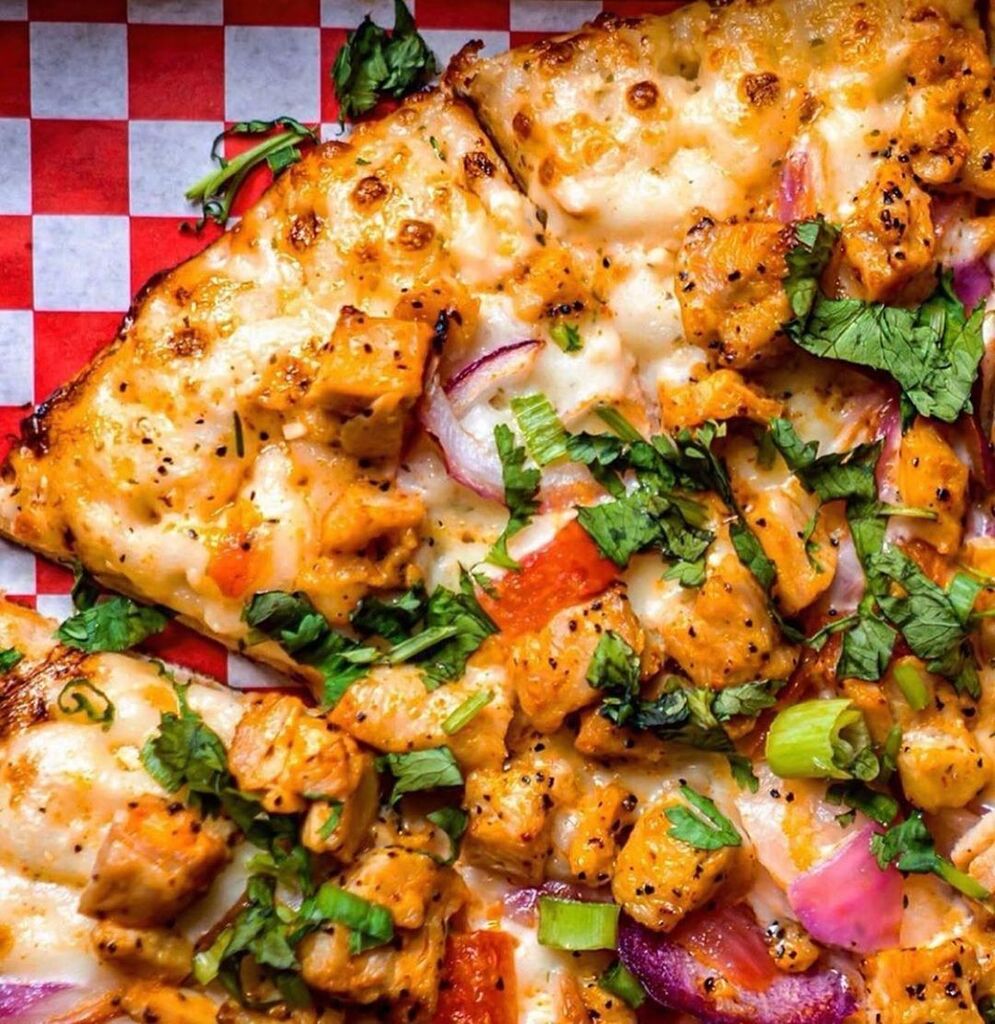currypizzahouse's tweet photo. Sweet dreams are made of pizza. Who are we to disagree? 🎶 [📷 by @delicious.visual] #PizzaGram #DailyPizza #PizzaIsLife https://t.co/WRI7z6SSZm