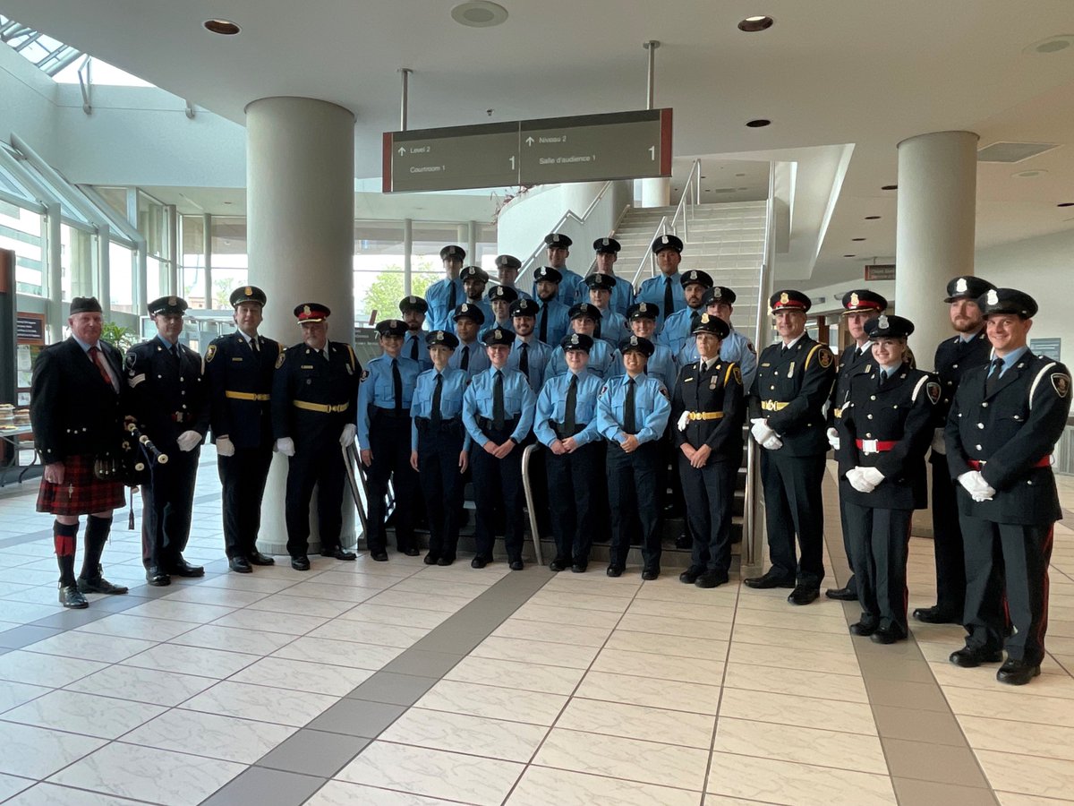 WindsorPolice's tweet photo. This week for #NationalVolunteerWeek we’d like to take the opportunity to spotlight the 85+ men and women who volunteer for the local community, serving as Auxiliary members for Windsor Police Service.

Learn more about the long history below.

https://t.co/oteykjziMi https://t.co/w1NUXTAY2V