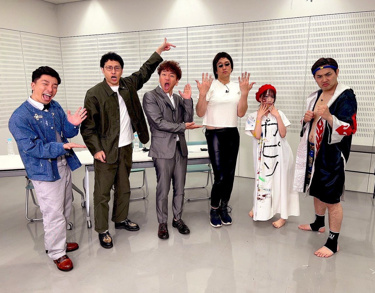 『#上田ちゃんネル 』の収録でした📺
古坂さんのおかげで
またおもしろい経験が出来ました。

いつもだけど
笑い疲れちゃった…
今日のは思い出し笑いしちゃう
しんどい笑　

右の三人に
何が起こってるのかは
ぜひ放送をみてください！ https://t.co/MyEcawtcHs