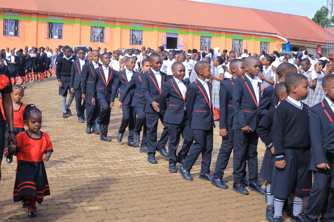 SakSchools's tweet photo. INAUGURATION CEREMONY OF THE NEW GUILD COUNCIL
At the Inauguration/swearing-in, we witnessed a number of colourful events including cultural dances, playing of musical instruments, scouts band marching, contemporary dance,poem recitation.1/4
@EriasLukwago_ @katutsi9
#SAKKISAASI https://t.co/9nzAxmz02r