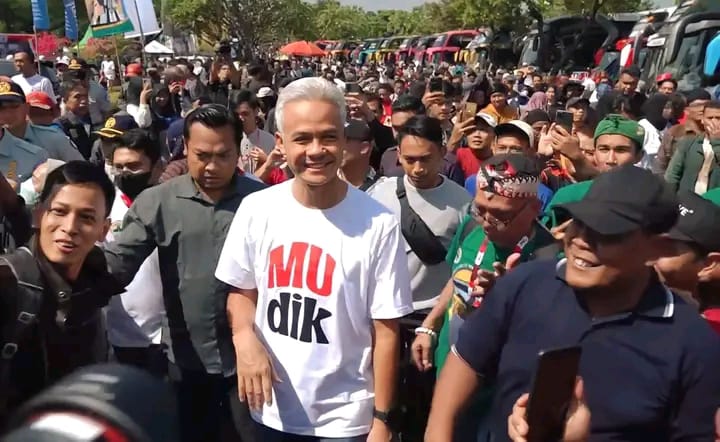 RakyatBerbisik's tweet photo. "MUDIK GRATIS "
.
.
Sebanyak 10.328 warga Jateng  yang ada di Jakarta dan sekitarnya ikut program mudik gratis yang diselenggarakan oleh Pemprov Jateng .

Kepala daerah lainnya kek gini gak ya apa cuma pak @ganjarpranowo saja???? https://t.co/1s0Pq07suc