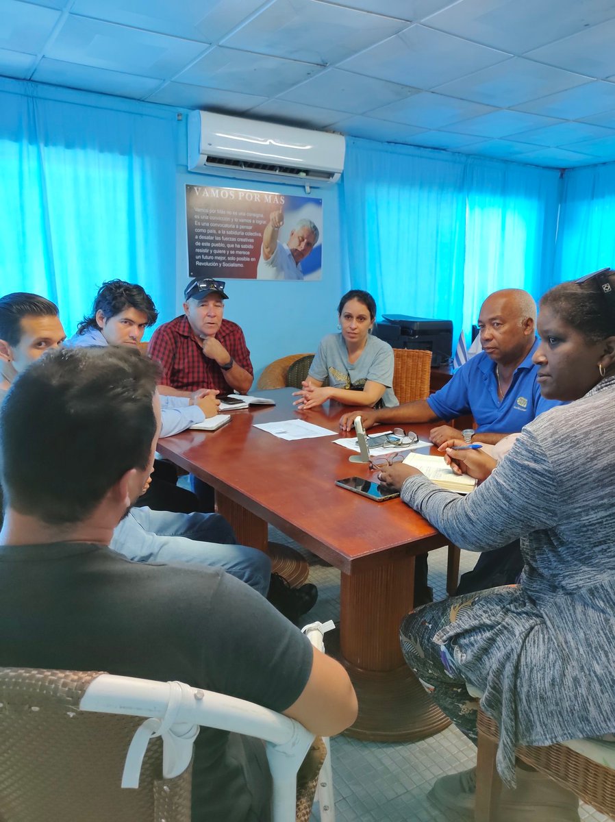 Episan_Minal's tweet photo. Ésta es una forma de seguir de #SemanaDelaVictoria, de #CubaViveYTrabaja y aplicando los avances Científicos de Innovación para Mantener nuestro Sistema de Calidad en la Producción Industrial pesquera, en proteger nuestro ecosistema marino Pesquero. @GrupoPesquero @minalcuba https://t.co/PLo4YdDxQe