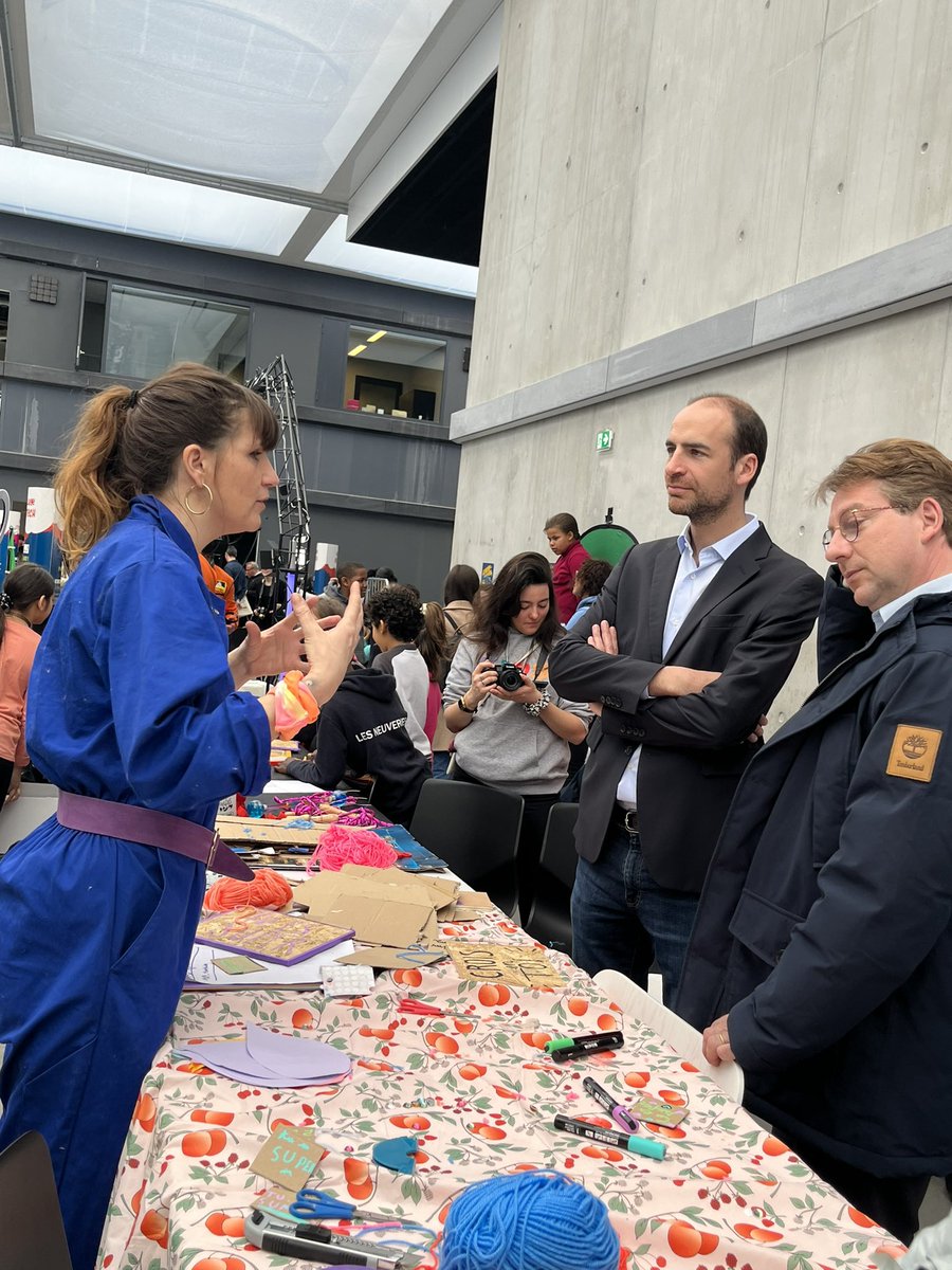 Startup for kids 🚀 : une édition qui a réuni 1500 participants, 800 écoliers et collégiens du territoire et plus de 60 startups et associations 
Visite de <a href="/gdelasteyrie/">Grégoire de Lasteyrie</a> avec <a href="/DavidRos_91/">David Ros</a> et <a href="/RafikaREZGUI/">Rafika REZGUI</a>