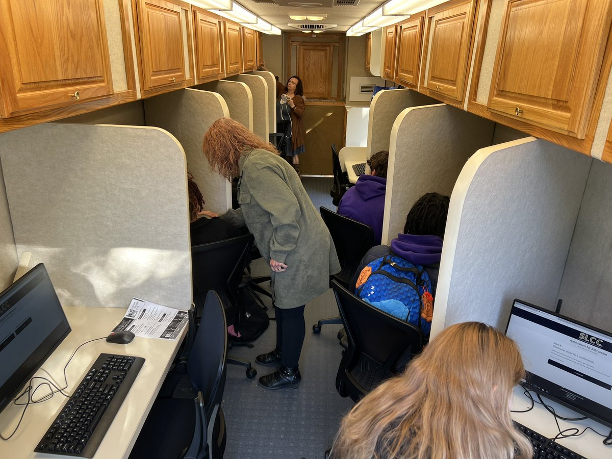 AndrePerezSLCC's tweet image. SLCC’s Mobile College Services trailer visits Jeanerette High School so students can apply for college, which gives them a head start before they graduate from high school. @southlacc