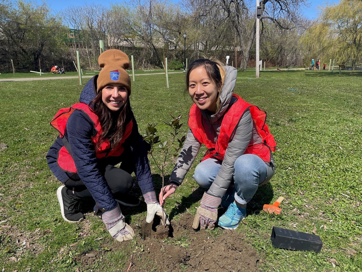 #Earthday is on Saturday, but why not make it earth week? On day 1 of featuring sustainability at Corning we are highlighting the Corning Sustainability Network, an employee-led group incorporating sustainability into all parts of Corning. Learn more: ms.spr.ly/6012gJmq2.
