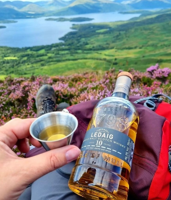 ClickNDrink's tweet photo. Cheers to reaching new heights! 🥂

There's nothing quite like sipping on a smooth whiskey at the top of a mountain.  🏞️🧗 

We've got you covered.

#hike #beautifulview #whisky 

📸- @thedailywhisky https://t.co/rGGmDjZ0JL